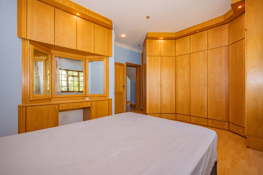 5 Bedroom Property for Sale in Langerug Western Cape